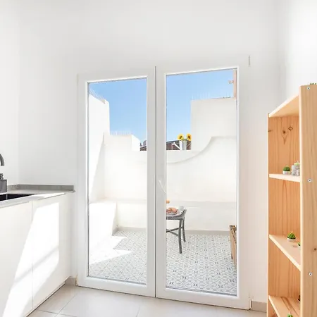 The 2nd In The 14 Alvarez Street Apartment *