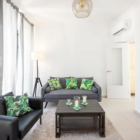 The 2nd In The 14 Alvarez Street Apartment *